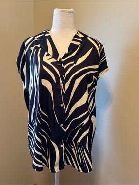 NWT Women’s Philosophy Navy and Cream Zebra-Print Button-Down Top - Large
